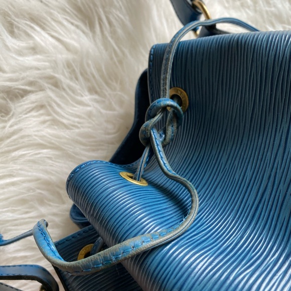 Authentic Louis Vuitton Epi Noe Bucket Bag - Picture 5 of 16